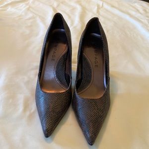 Elegant brown faux snake skin pumps